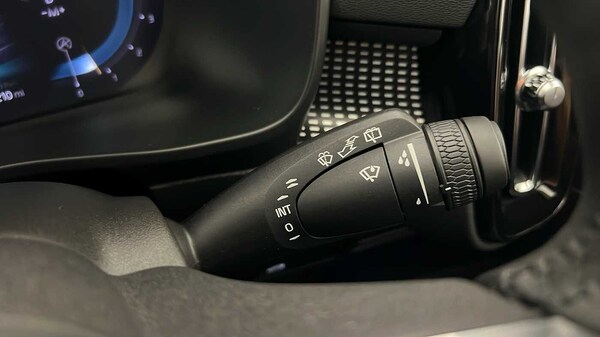 Used Volvo XC40 2023 for sale - 76172472: Photo 37