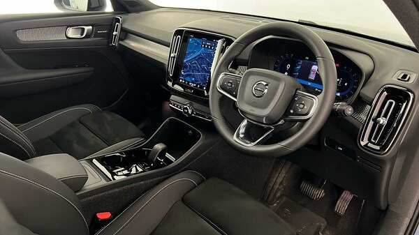 Used Volvo XC40 2023 for sale - 76172472: Photo 3