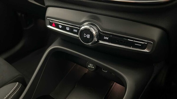 Used Volvo XC40 2023 for sale - 76172472: Photo 42