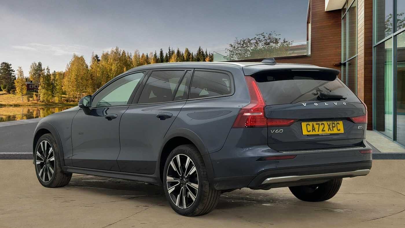 Used Volvo V60 2022 for sale - 77366923: Photo 2