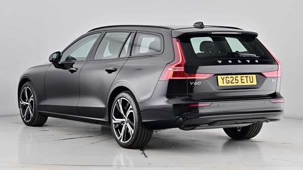 Used Volvo V60 2025 for sale - 75481202: Photo 2