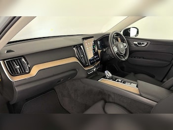 Used Volvo XC60 2025 for sale - 79582509: Photo