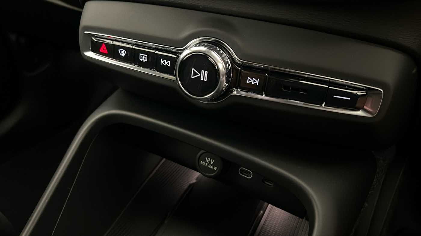 Used Volvo XC40 2025 for sale - 76780318: Photo 44