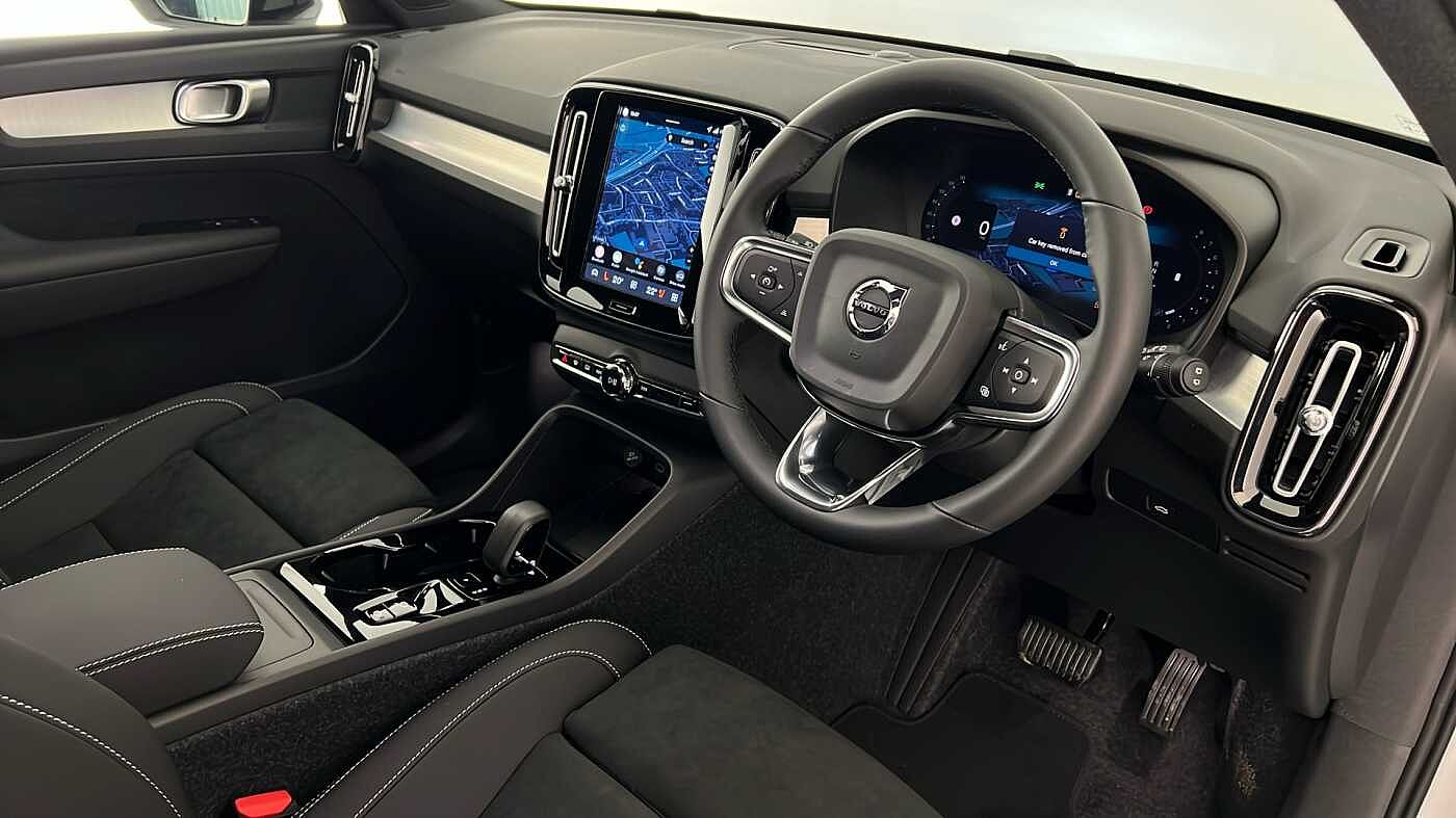 Used Volvo XC40 2025 for sale - 77210241: Photo 3