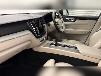 Used Volvo XC60 2023 for sale - 79595410: Photo