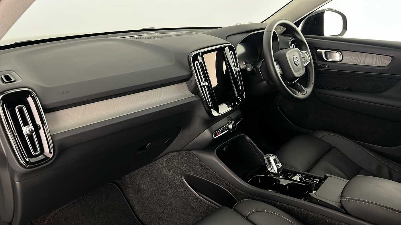 Used Volvo XC40 2025 for sale - 77035873: Photo 3