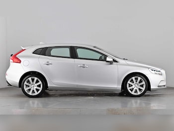 Used Volvo V40 2018 for sale - 77678864: Photo