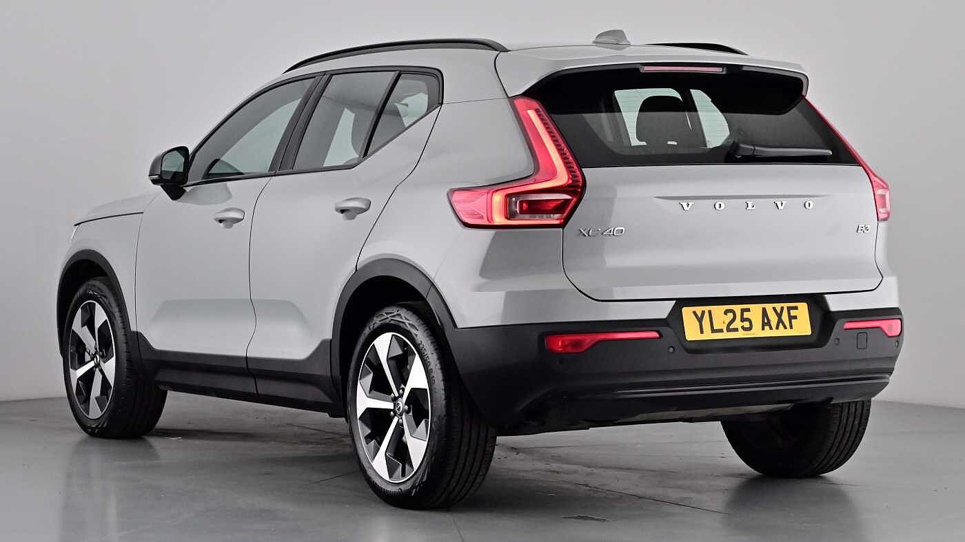 Used Volvo XC40 2025 for sale - 76780319: Photo 2