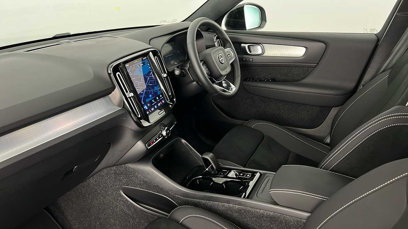 Used Volvo XC40 2025 for sale - 76780319: Photo 3