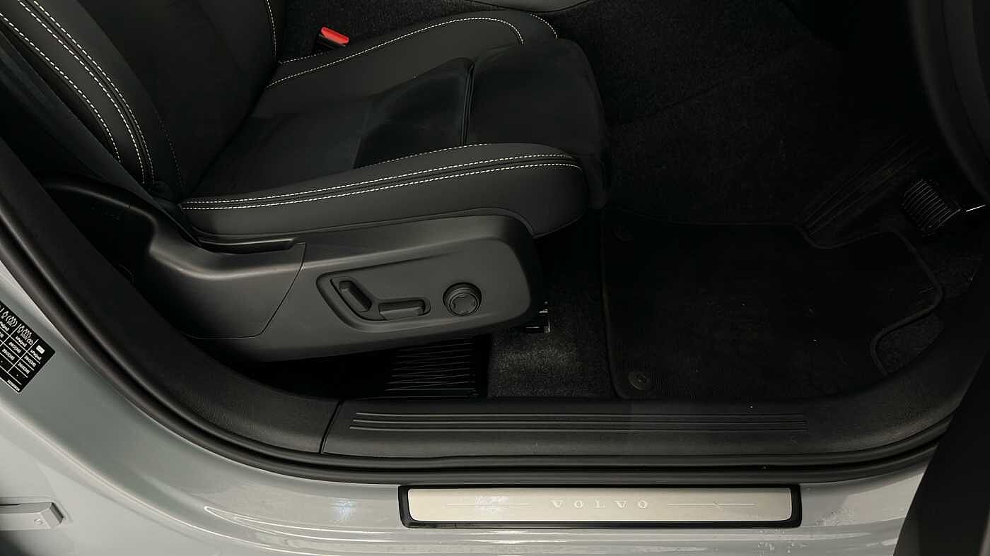 Used Volvo XC40 2025 for sale - 76780319: Photo 33