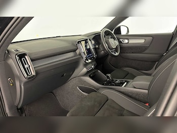 Used Volvo XC40 2025 for sale - 79392620: Photo