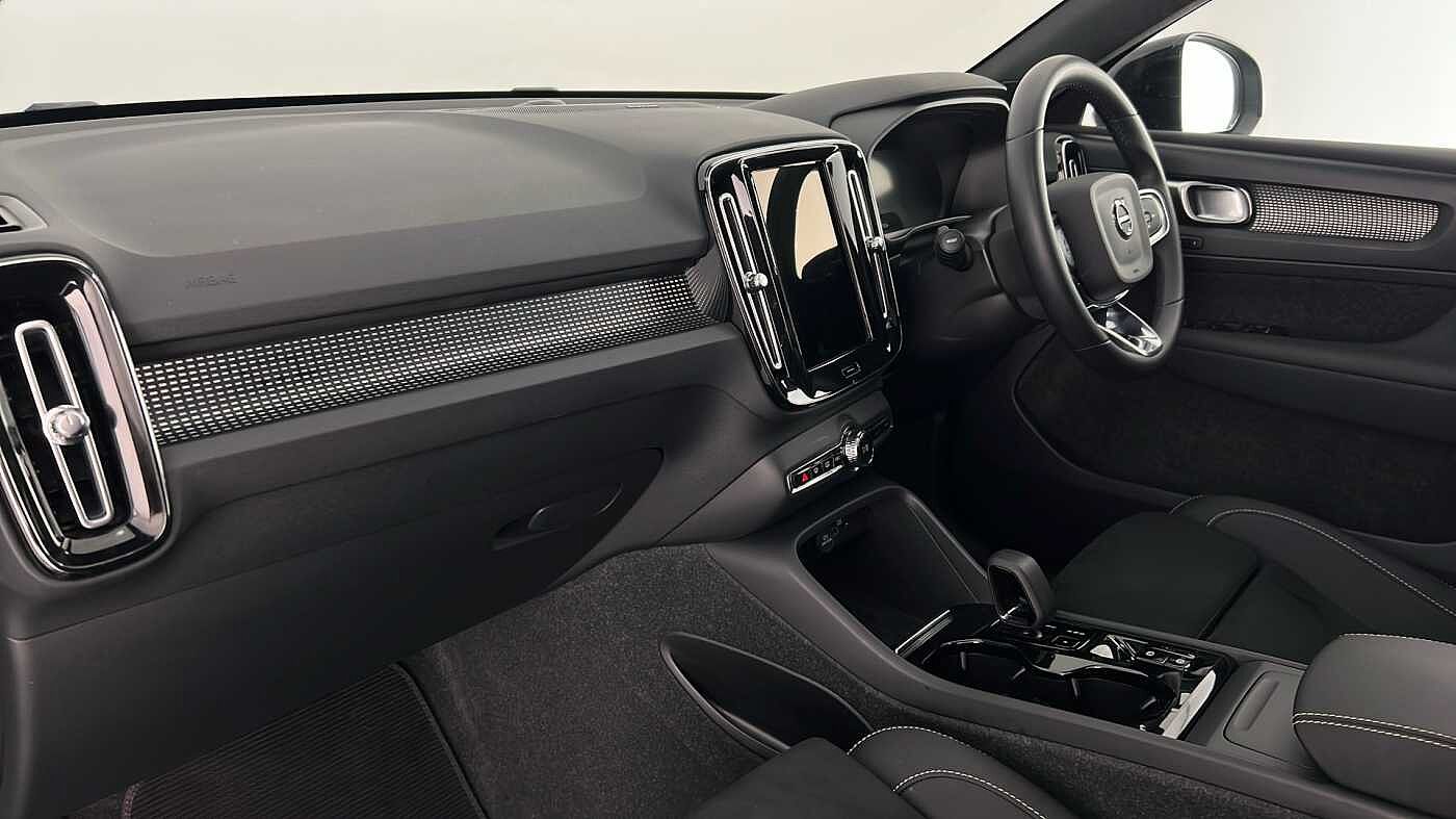 Used Volvo XC40 2023 for sale - 77035875: Photo 3