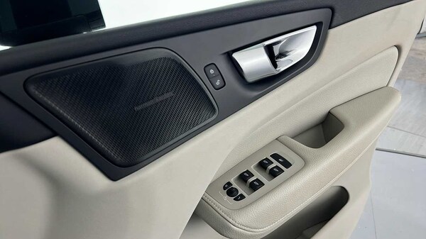Used Volvo XC60 2021 for sale - 76221851: Photo 32