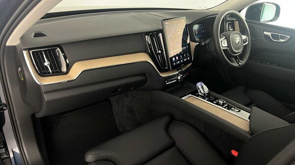 Used Volvo XC60 2025 for sale - 76302431: Photo 10