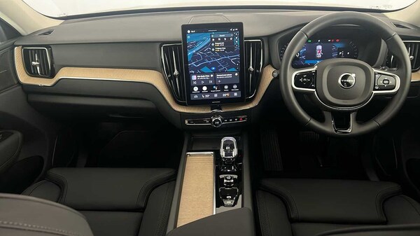 Used Volvo XC60 2025 for sale - 76302431: Photo 11