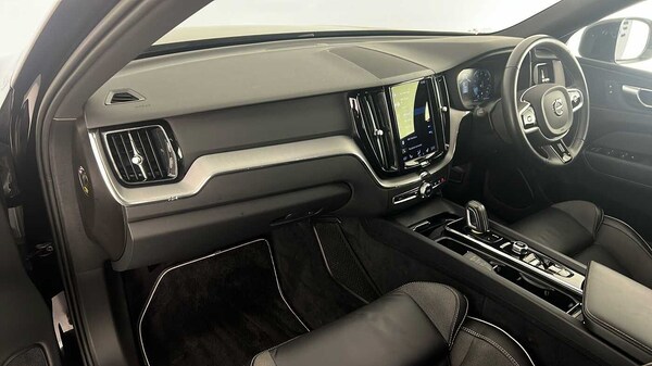 Used Volvo XC60 2020 for sale - 76302408: Photo 3