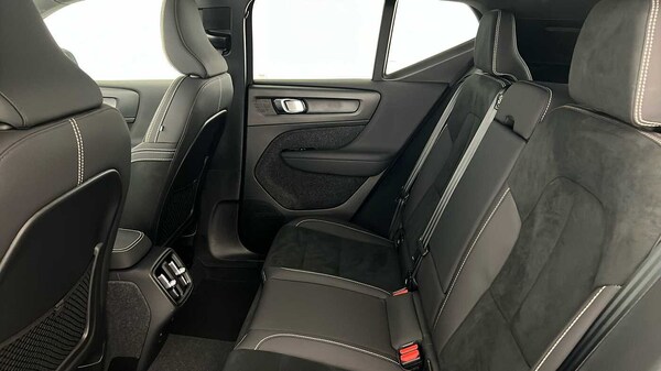 Used Volvo XC40 2023 for sale - 75652764: Photo 11