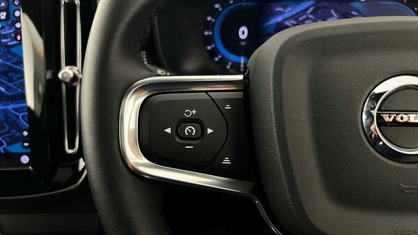 Used Volvo XC40 2023 for sale - 75652764: Photo 16