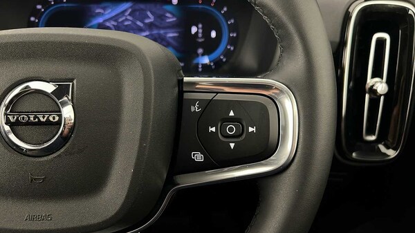 Used Volvo XC40 2023 for sale - 75652764: Photo 17