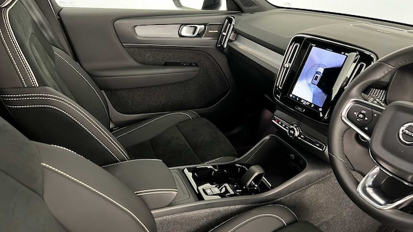 Used Volvo XC40 2023 for sale - 75652764: Photo 35