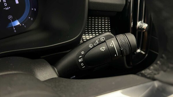 Used Volvo XC40 2023 for sale - 75652764: Photo 38