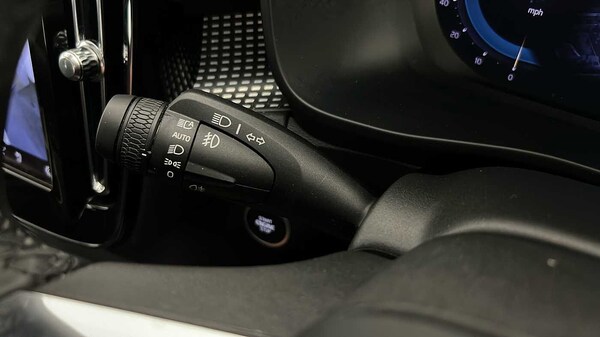 Used Volvo XC40 2023 for sale - 75652764: Photo 39