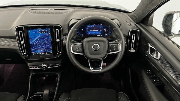 Used Volvo XC40 2023 for sale - 75652764: Photo 9