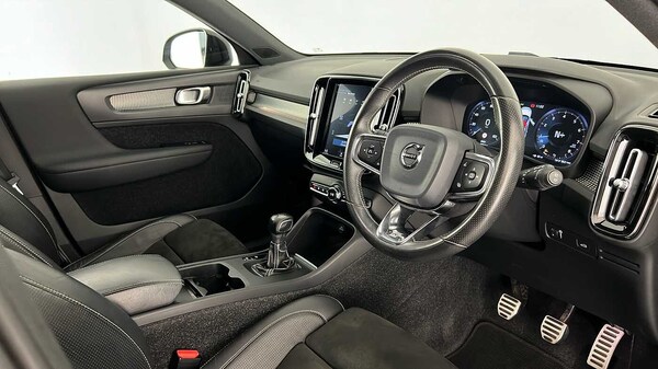Used Volvo XC40 2020 for sale - 76172384: Photo 3