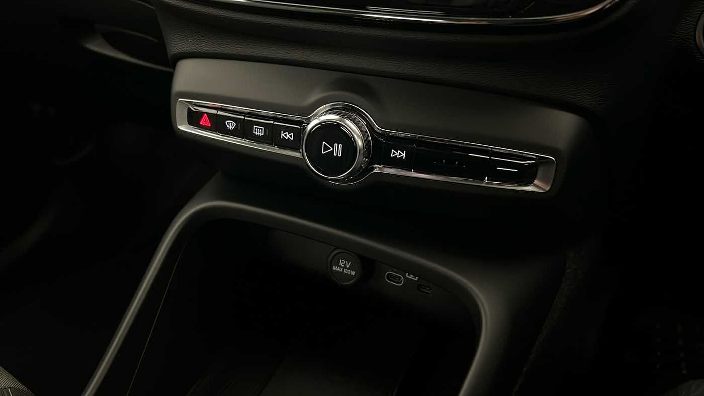 Used Volvo XC40 2023 for sale - 76384426: Photo 42