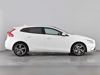 Used Volvo V40 2018 for sale - 77965289: Photo