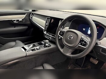 Used Volvo V90 2024 for sale - 76796380: Photo