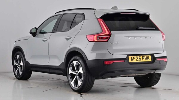 Used Volvo XC40 2025 for sale - 75652758: Photo 2