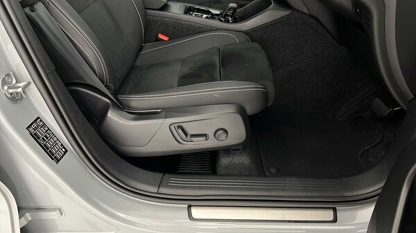 Used Volvo XC40 2025 for sale - 75652758: Photo 33