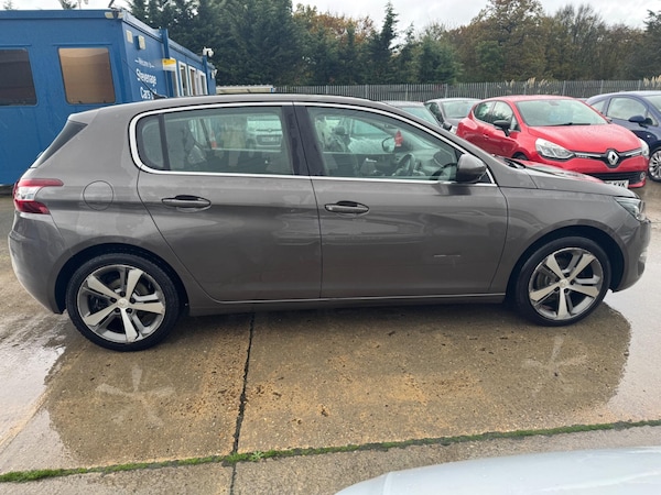 Used Peugeot 308 2015 for sale - 76326373: Photo 9