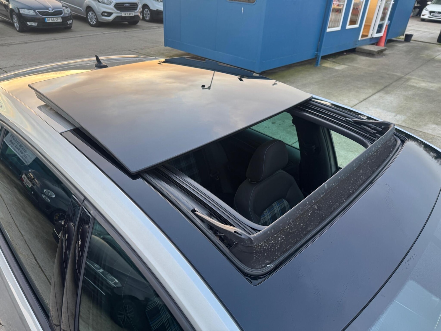 Used Volkswagen Golf 2018 for sale - 77314883: Photo 2