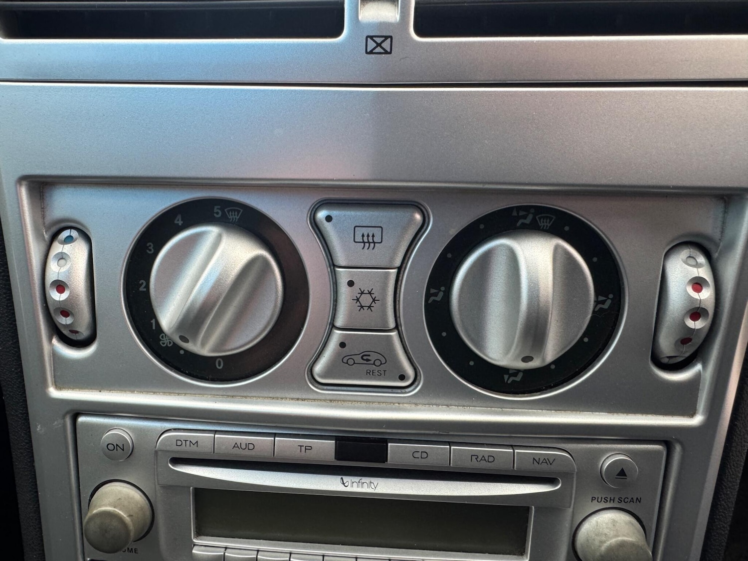 Used Chrysler Crossfire 2005 for sale - 76175201: Photo 22