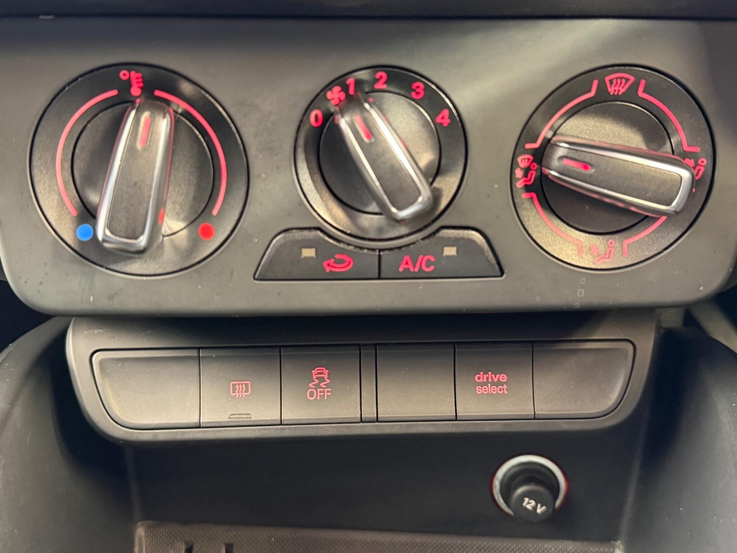 Used Audi Q2 2018 for sale - 77345123: Photo 27