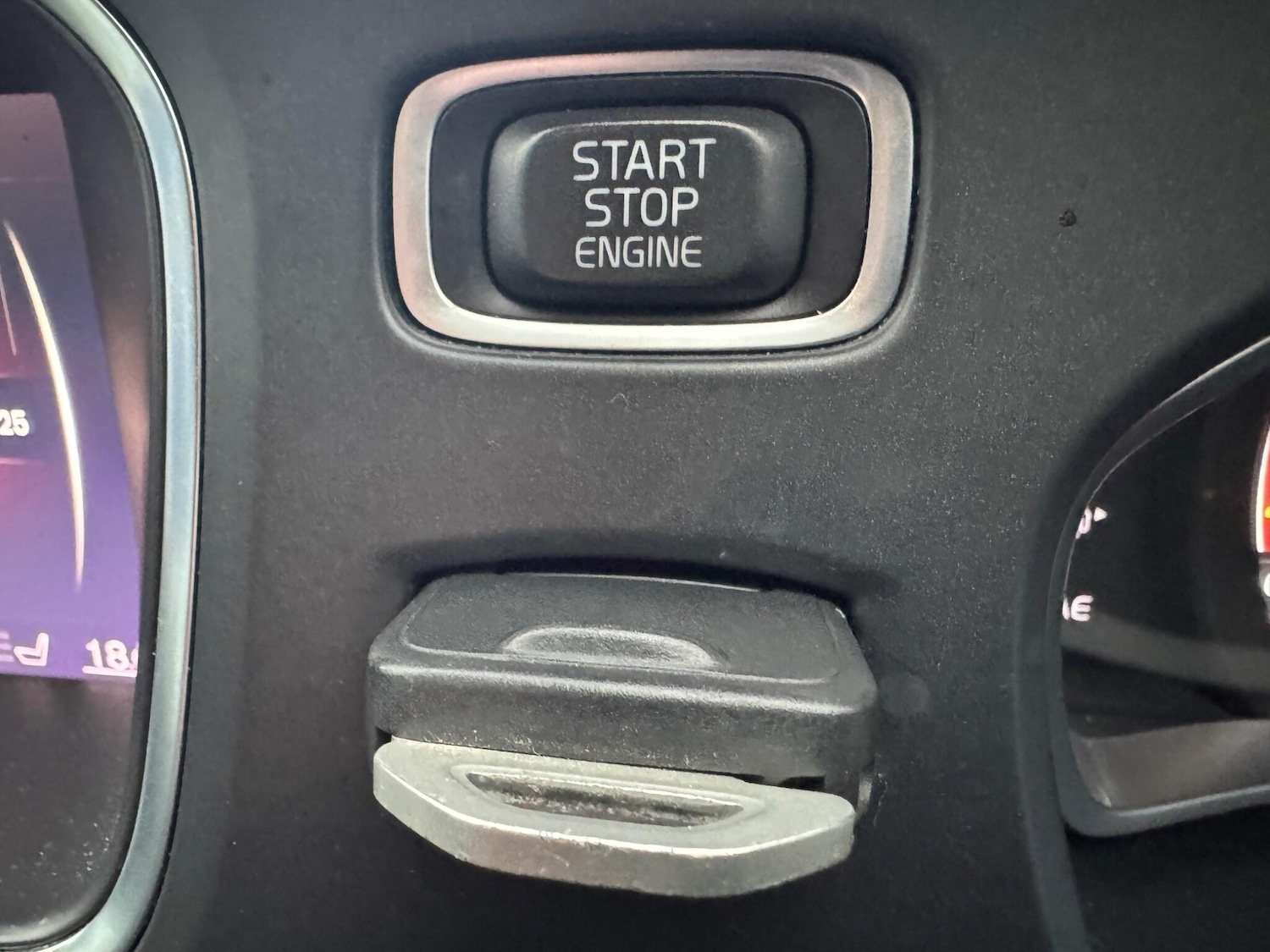 Used Volvo V40 2018 for sale - 76990978: Photo 19