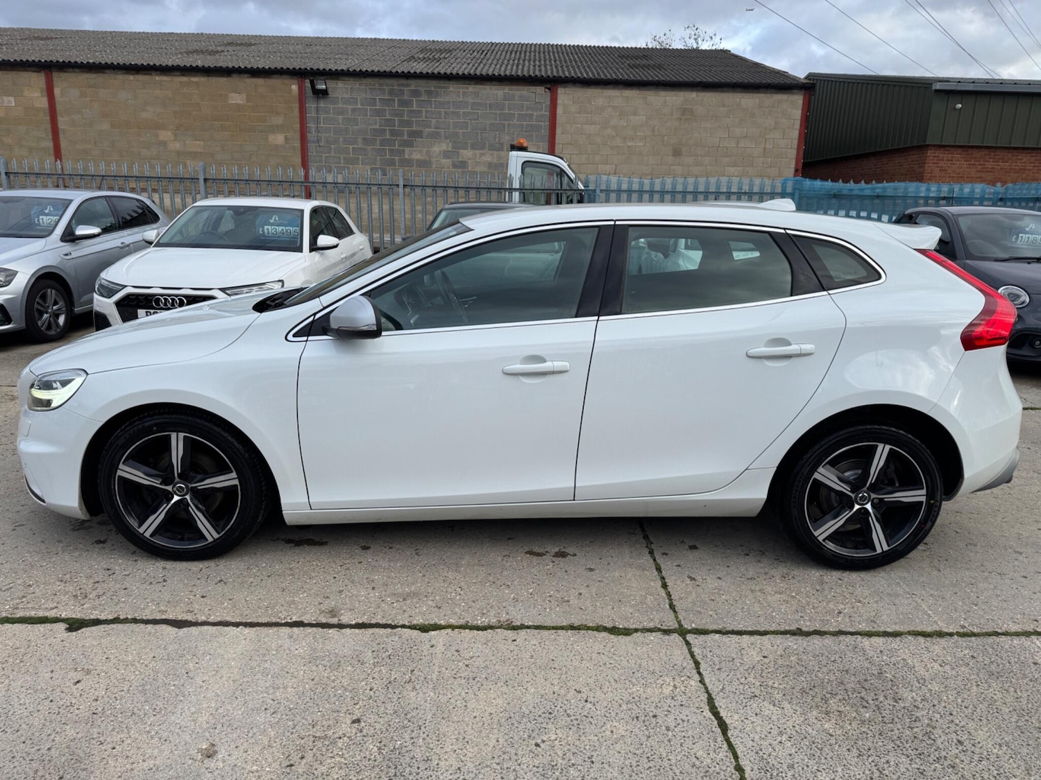 Used Volvo V40 2018 for sale - 76990978: Photo 7
