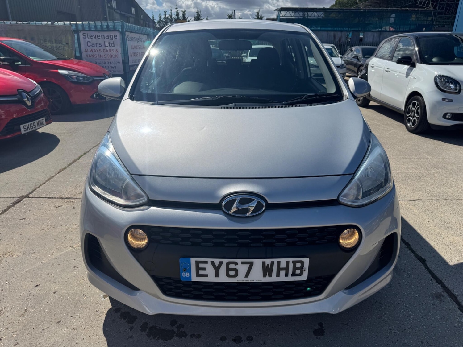 Used Hyundai i10 2017 for sale - 76987781: Photo 2