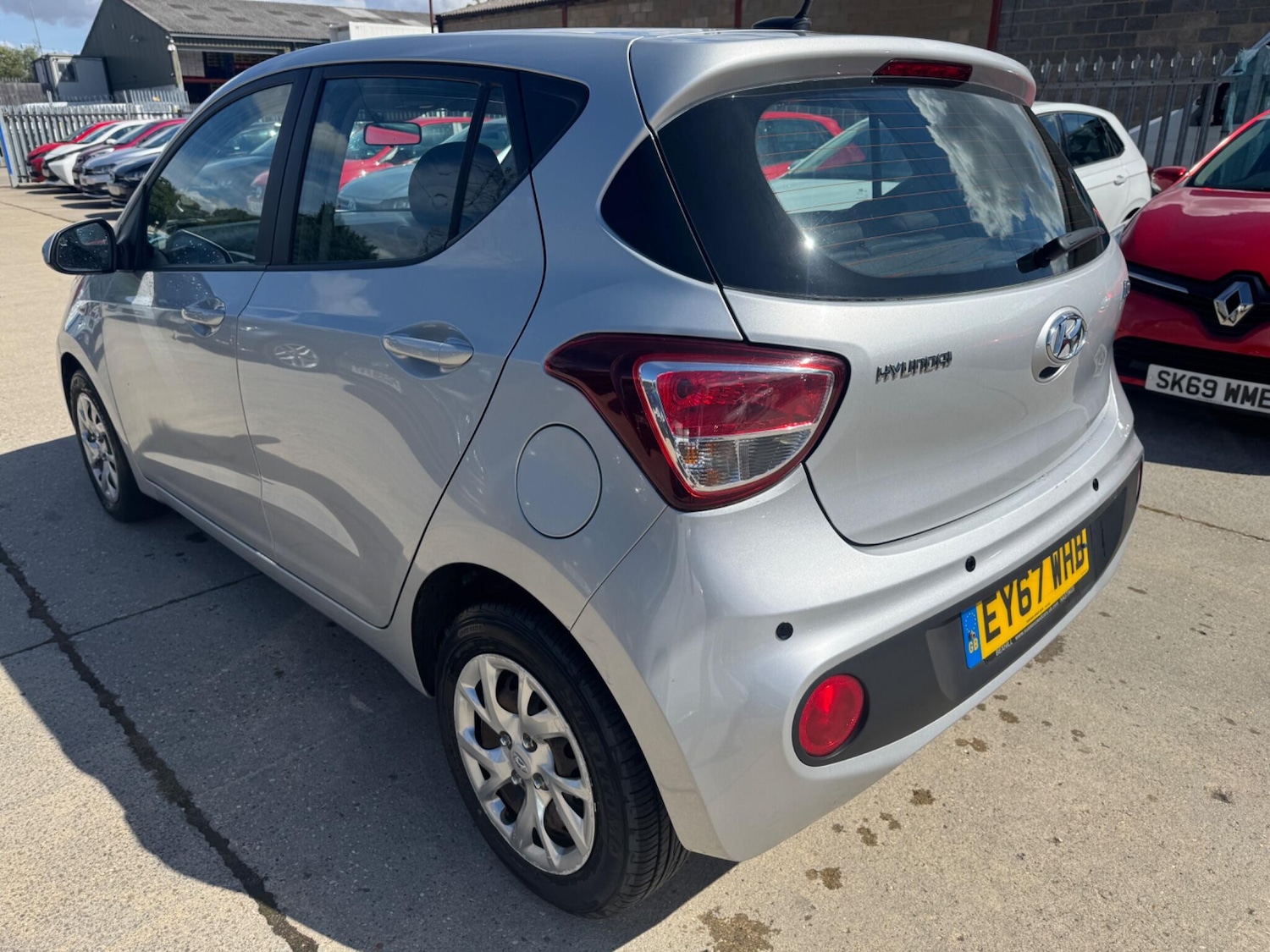 Used Hyundai i10 2017 for sale - 76987781: Photo 4
