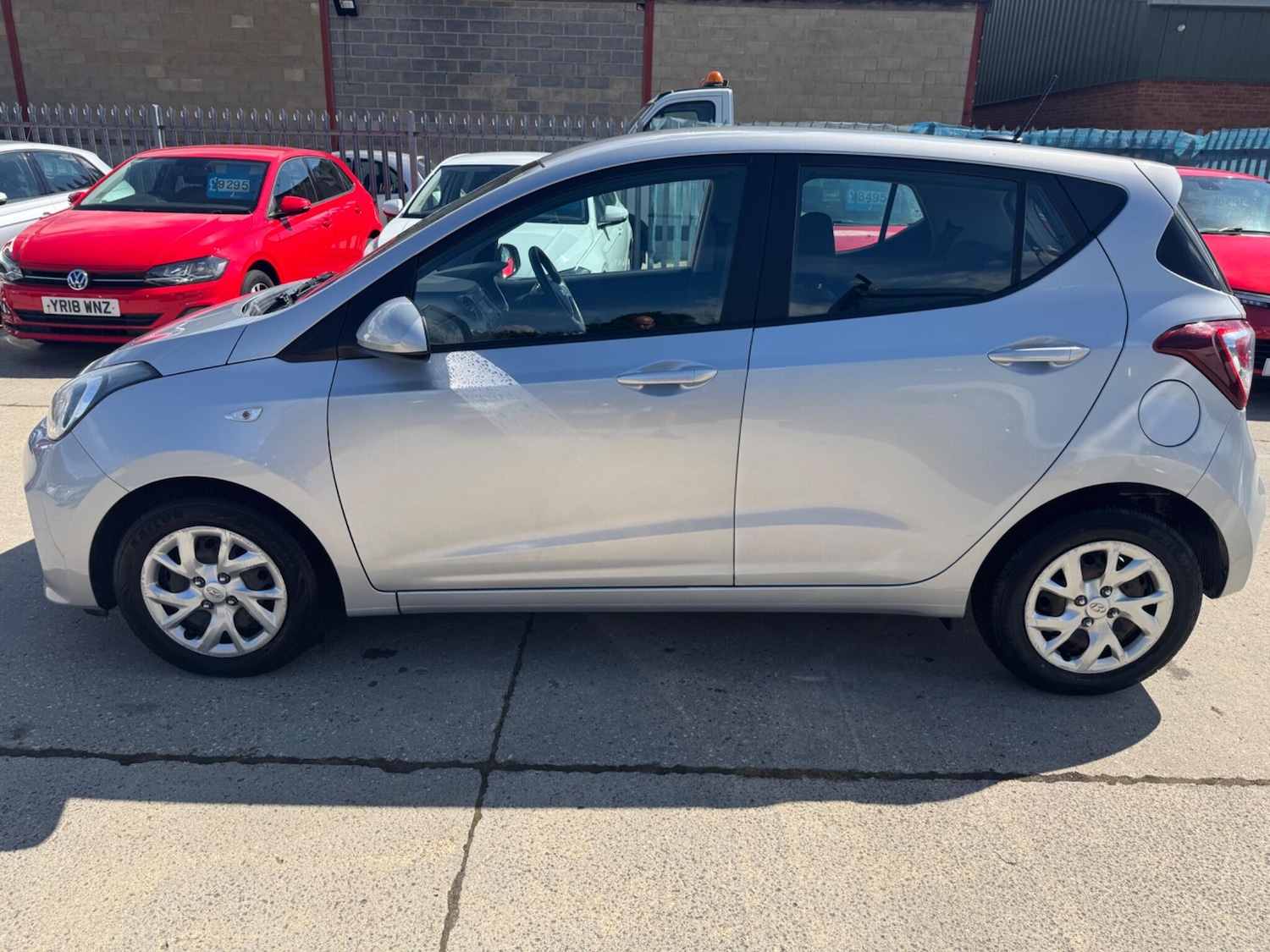 Used Hyundai i10 2017 for sale - 76987781: Photo 5