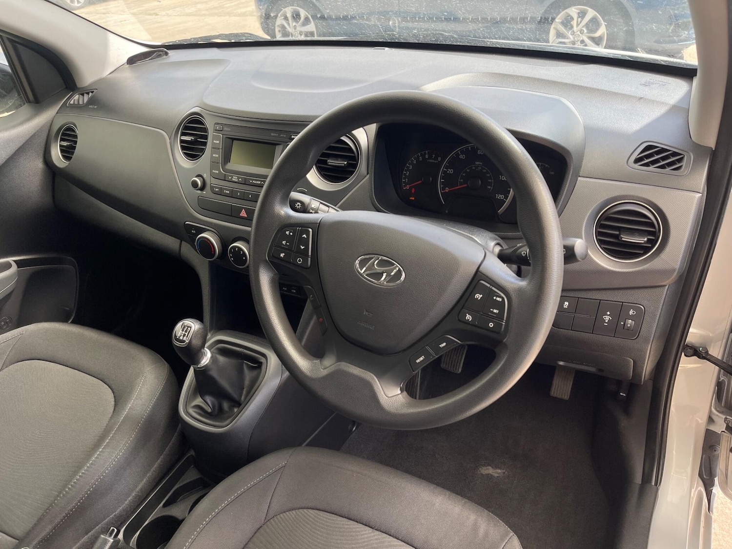 Used Hyundai i10 2017 for sale - 76987781: Photo 9
