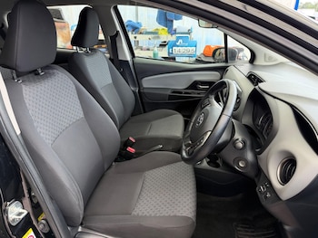 Used Toyota Yaris 2015 for sale - 78854247: Photo