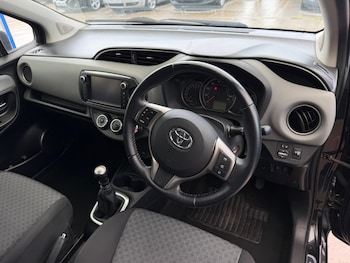 Used Toyota Yaris 2015 for sale - 78854247: Photo