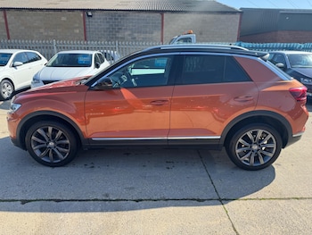 Used Volkswagen T-Roc 2018 for sale - 76989009: Photo