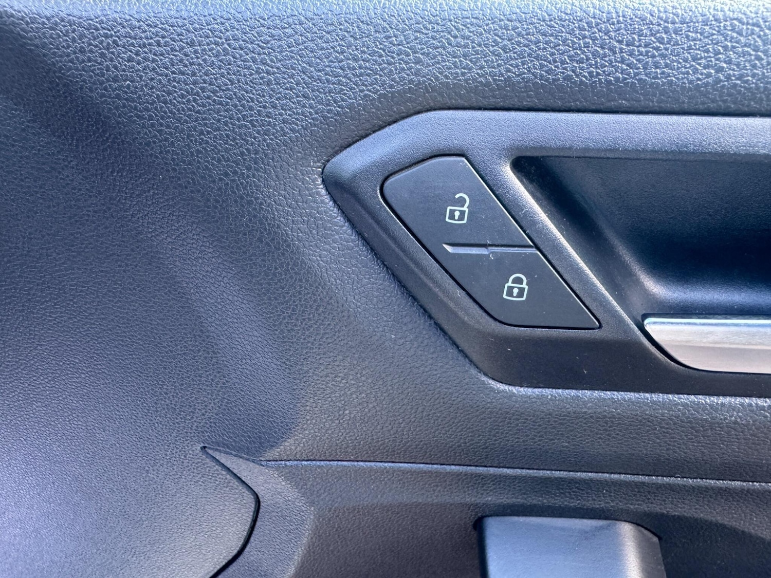 Used Volkswagen T-Roc 2019 for sale - 76990937: Photo 16