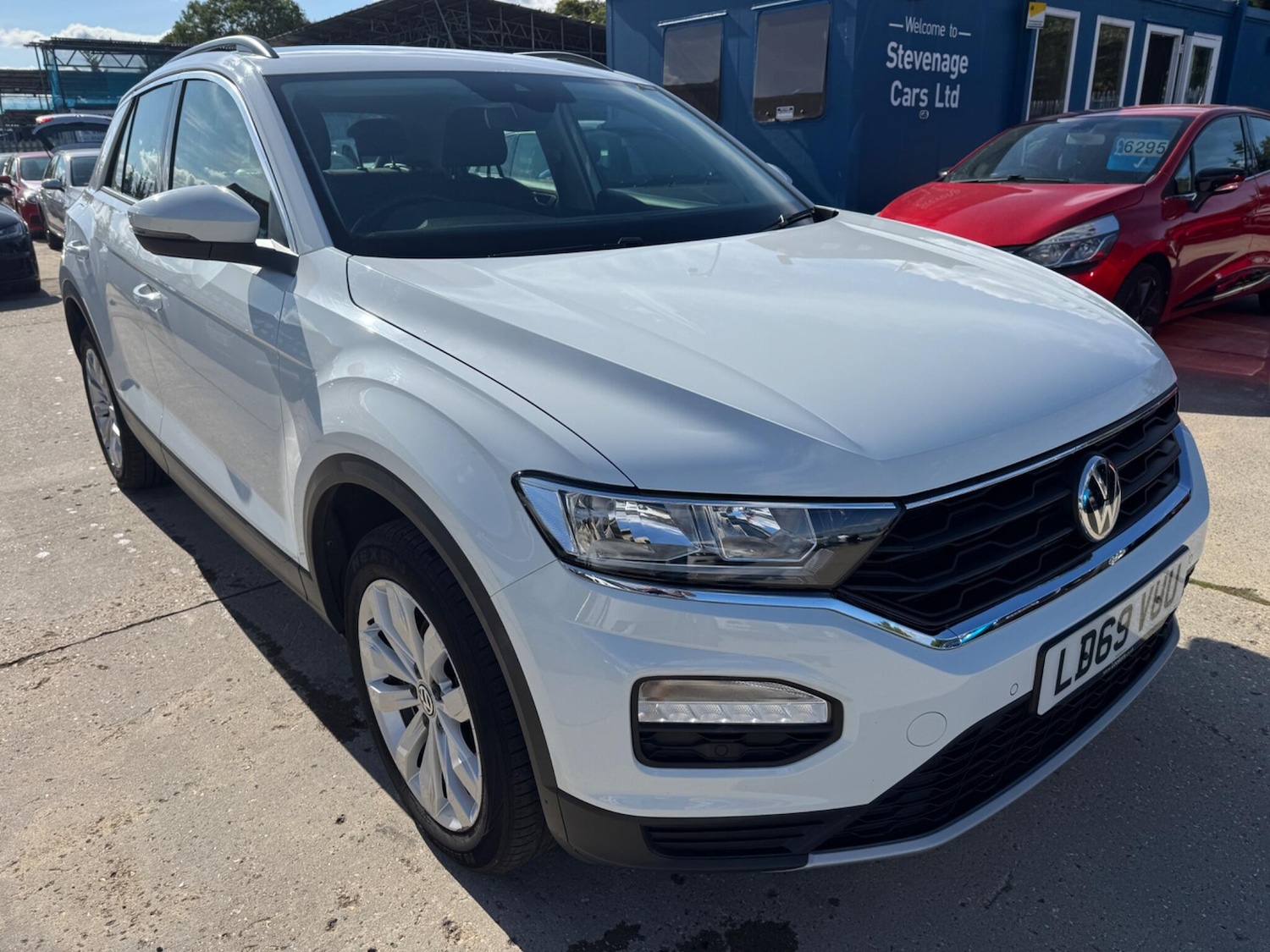Used Volkswagen T-Roc 2019 for sale - 76990937: Photo 2
