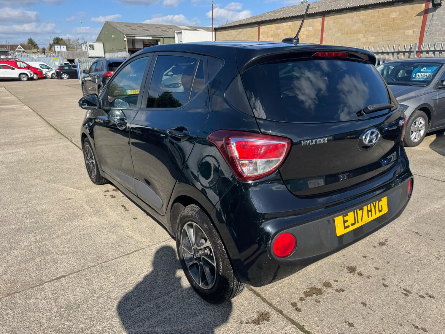 Used Hyundai i10 2017 for sale - 77564737: Photo 14