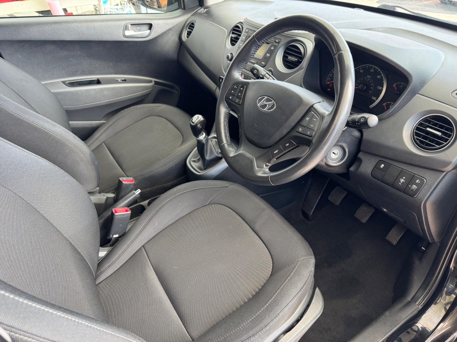 Used Hyundai i10 2017 for sale - 77564737: Photo 3